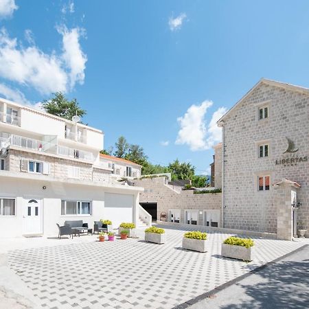Seafront Apartment Котор Экстерьер фото